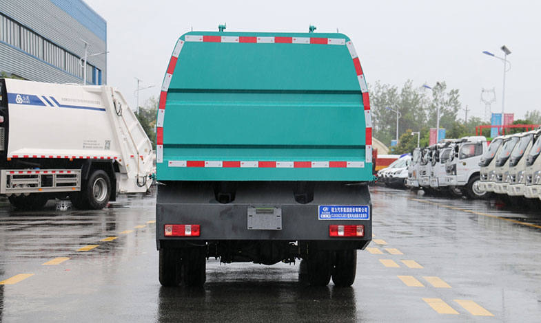 4.6方東途逸純電動風箱式垃圾運輸車圖片5