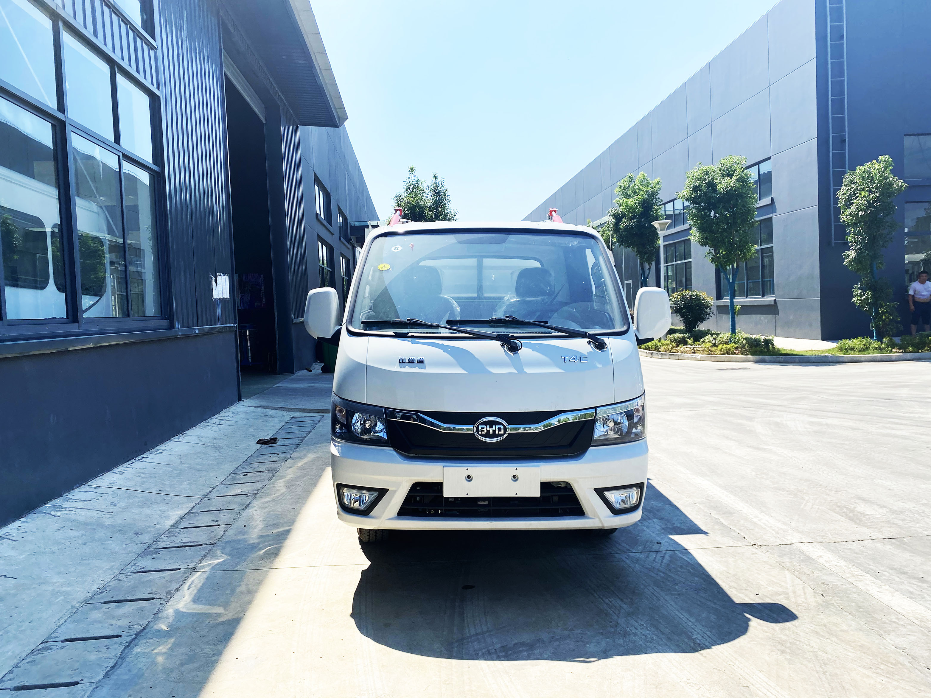 3.5方比亞迪T4純電動(dòng)自裝卸式垃圾車圖片2