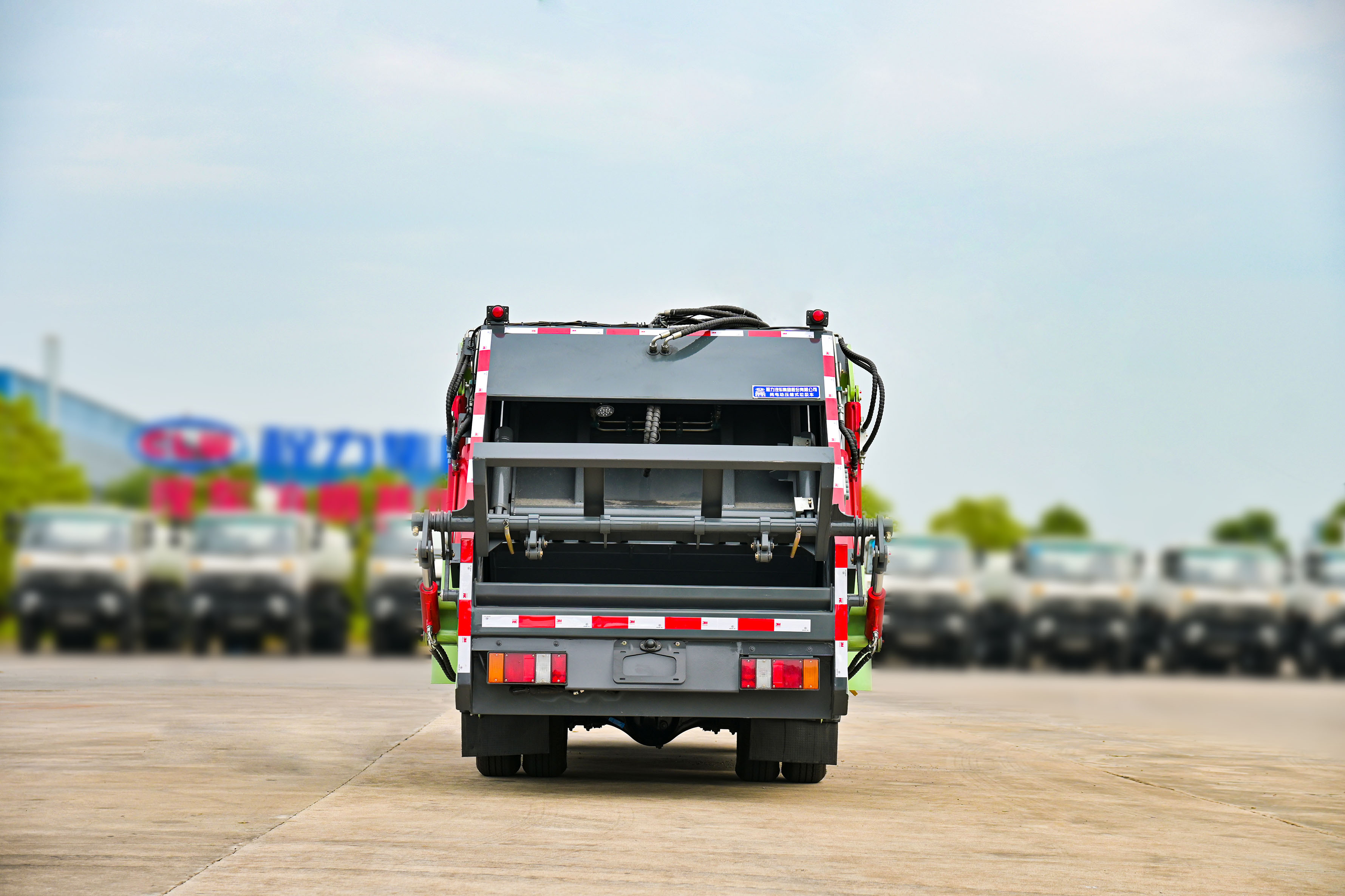 東風(fēng)華神純電動4方高端壓縮垃圾車圖片5