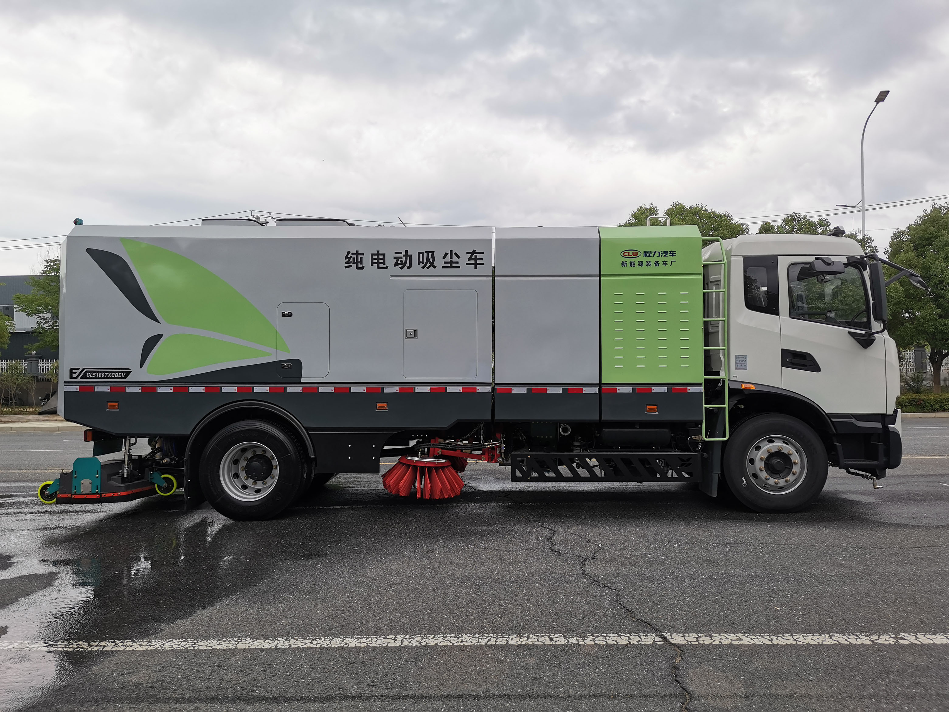 東風(fēng)天錦11方純電動干濕兩用吸塵車圖片3