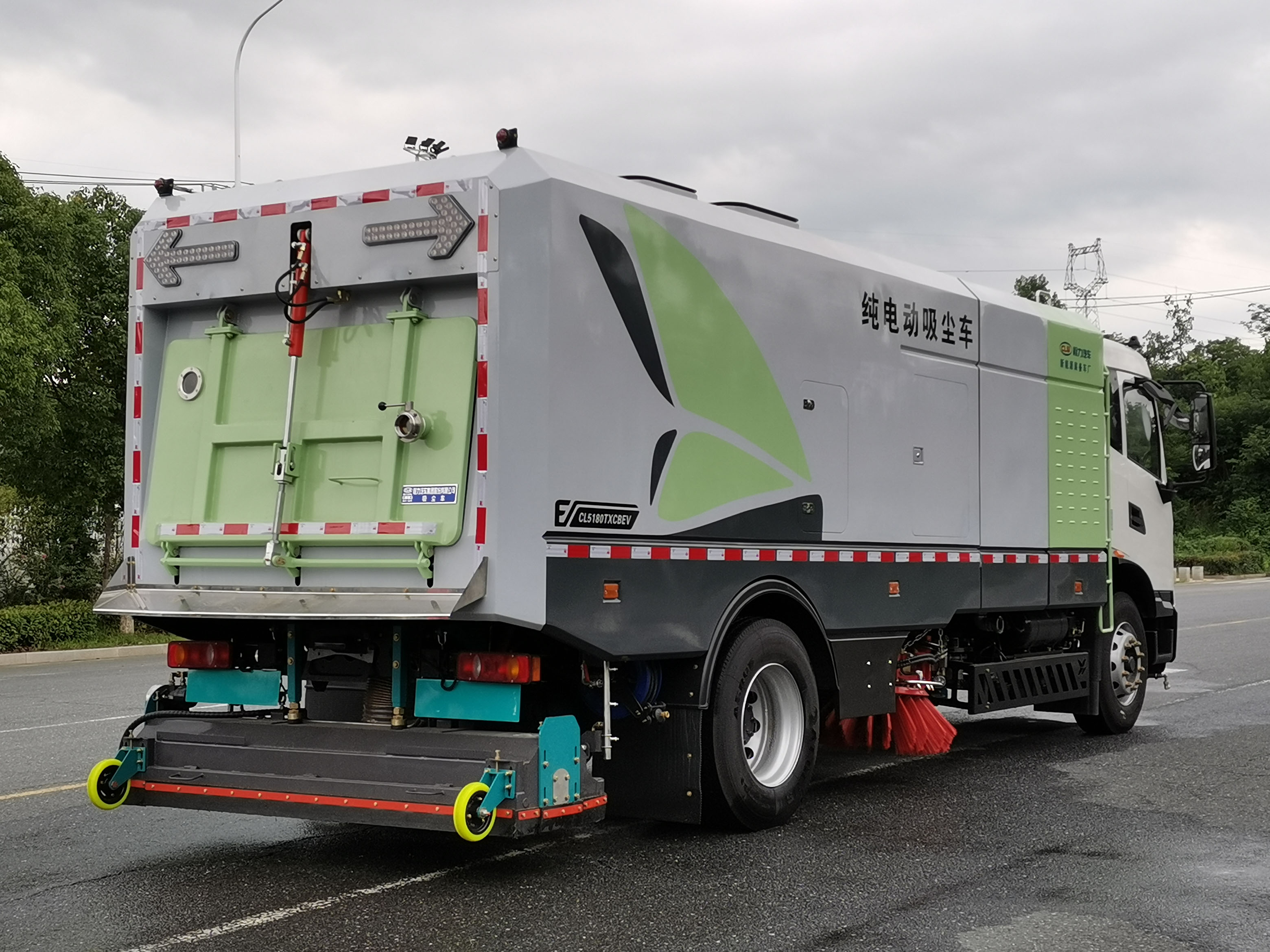 東風(fēng)天錦11方純電動干濕兩用吸塵車圖片4