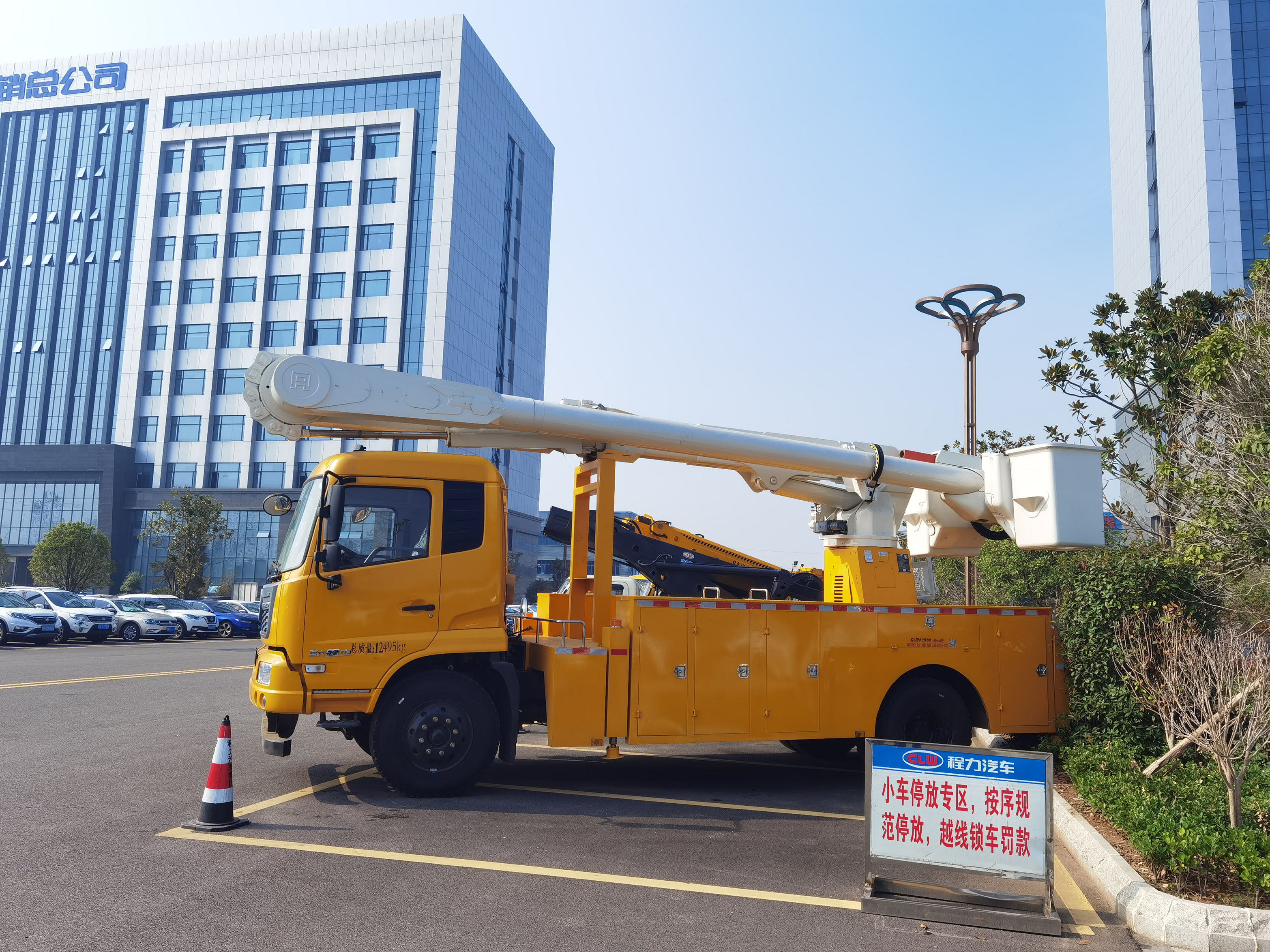 東風天錦20米帶電高空作業車圖片5