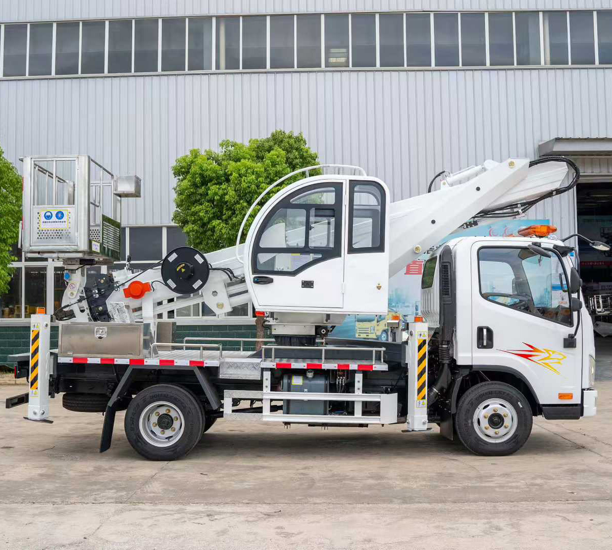 一汽解放18米直臂高空作業(yè)車伸縮臂折臂高空平臺圖片3