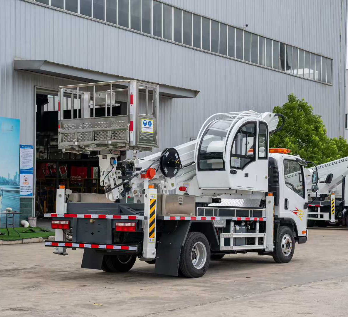 一汽解放18米直臂高空作業(yè)車伸縮臂折臂高空平臺圖片4