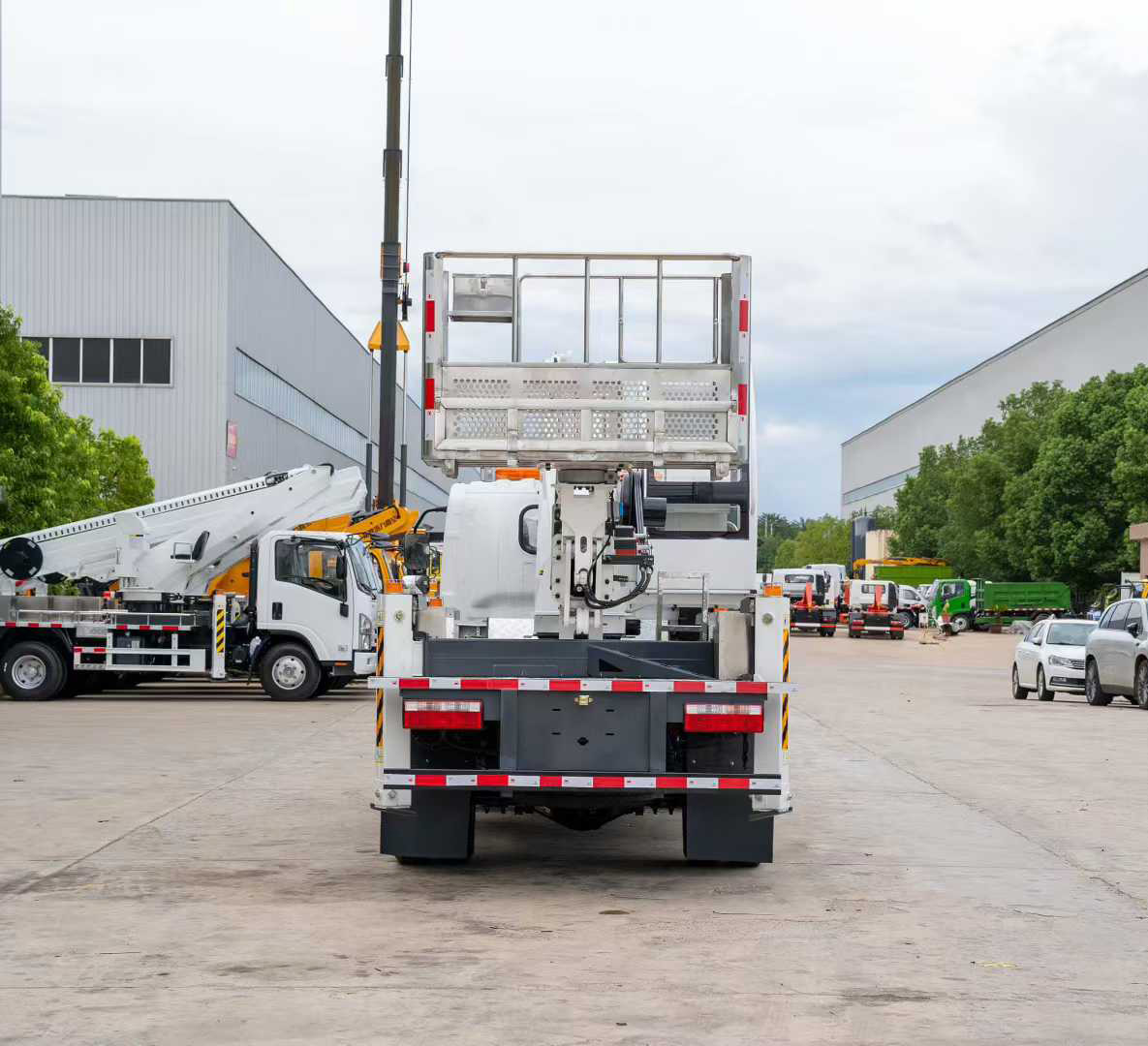 一汽解放18米直臂高空作業(yè)車伸縮臂折臂高空平臺圖片5