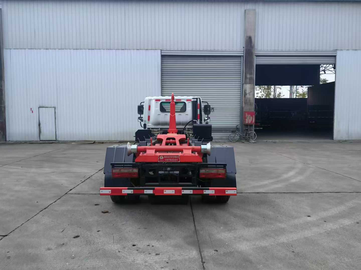 東風(fēng)福瑞卡車廂可卸式垃圾車圖片5