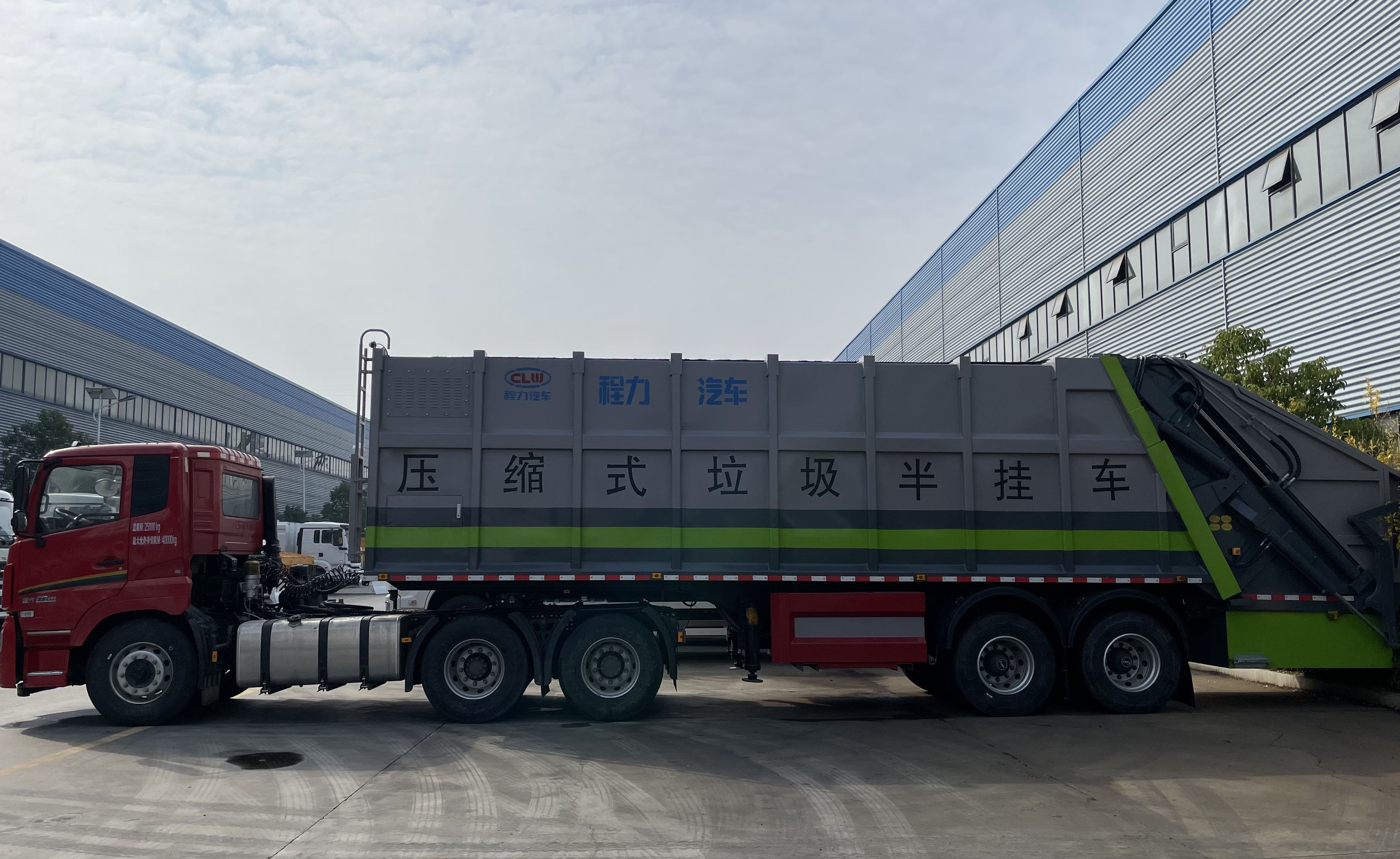 壓縮式半掛垃圾車(chē)移動(dòng)垃圾站圖片3