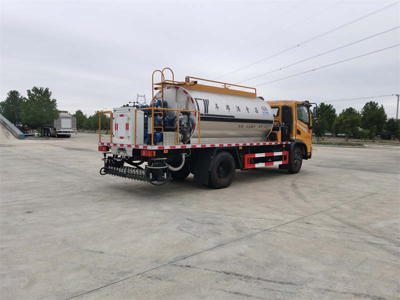 東風(fēng)華神5.65方標準型瀝青灑布車圖片4