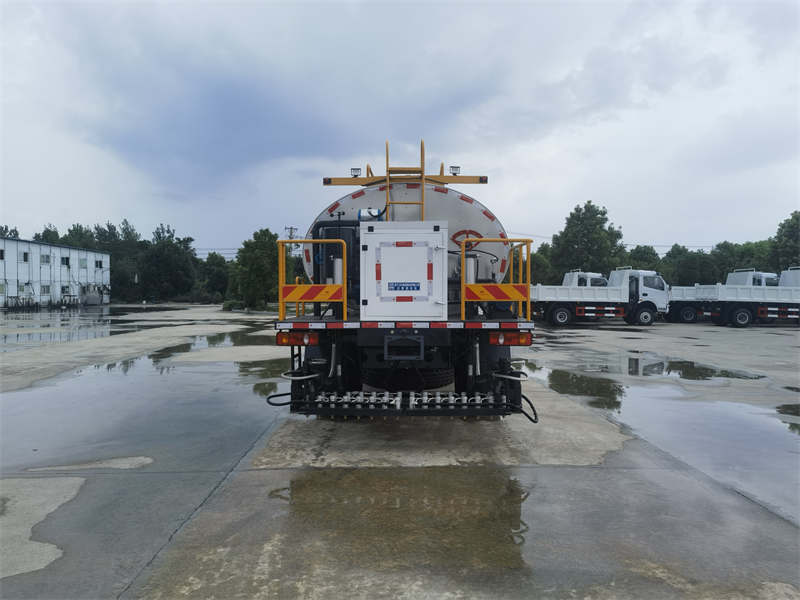 東風D3S 9.21方智能型瀝青灑布車圖片5