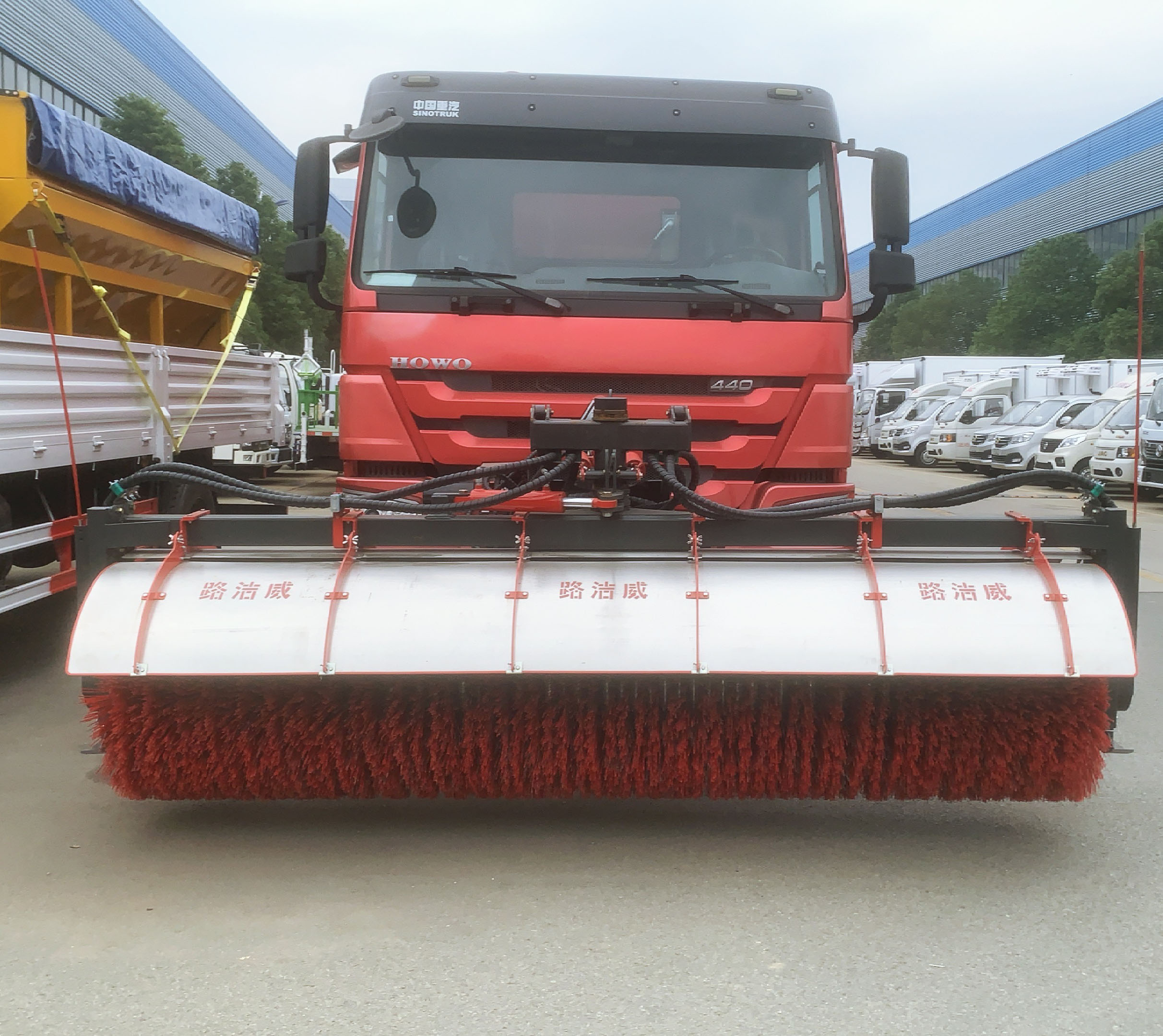 重汽豪沃后雙橋破冰除雪車，加裝撒布機，可配雪鏟雪滾圖片2