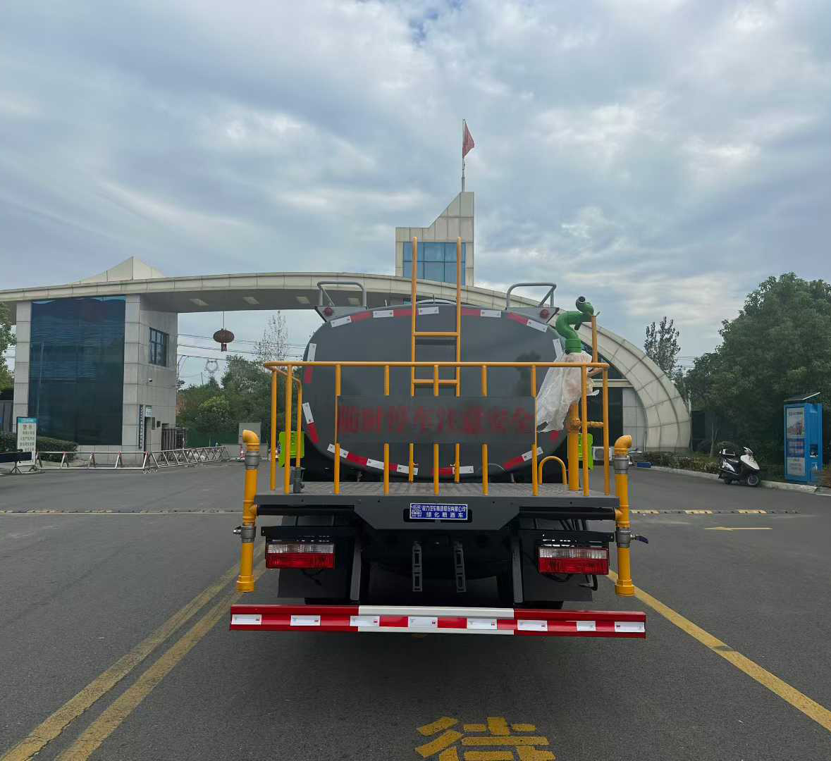 新款東風福瑞卡8方綠化噴灑車霧炮灑水車圖片5