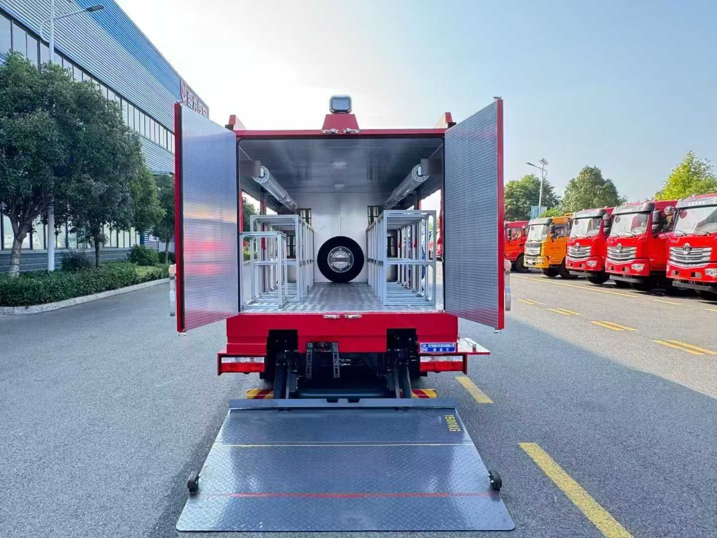 東風多利卡高端裝備運輸車圖片5